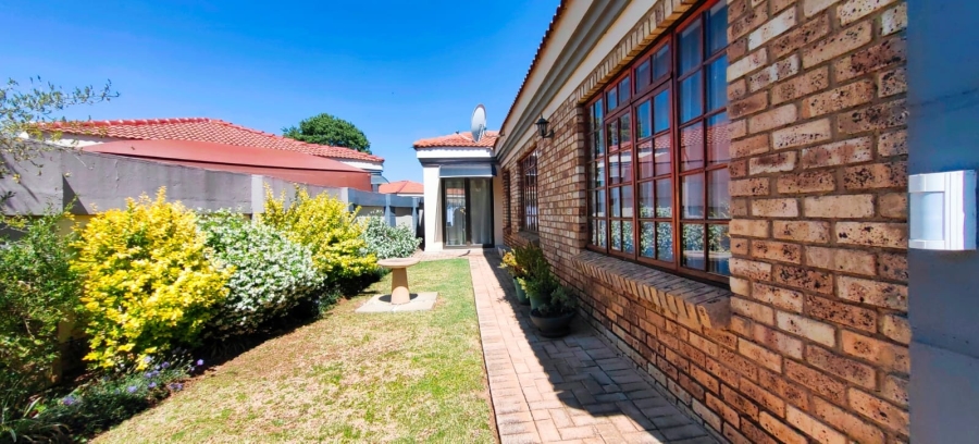 3 Bedroom Property for Sale in Grimbeeck Park North West